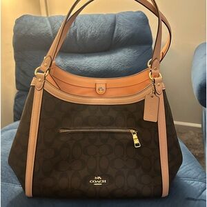Signature Coach shoulder bag